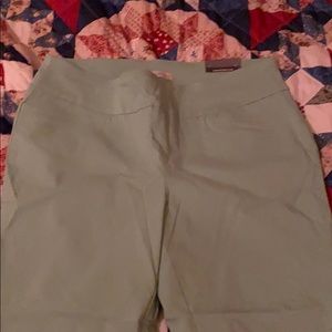 Cute tapered leg pants.